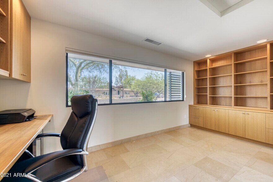 Building Photo - 4042 E Saint Joseph Way