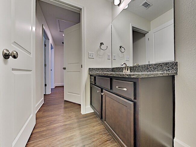 Building Photo - 3367 Roundabout Drive