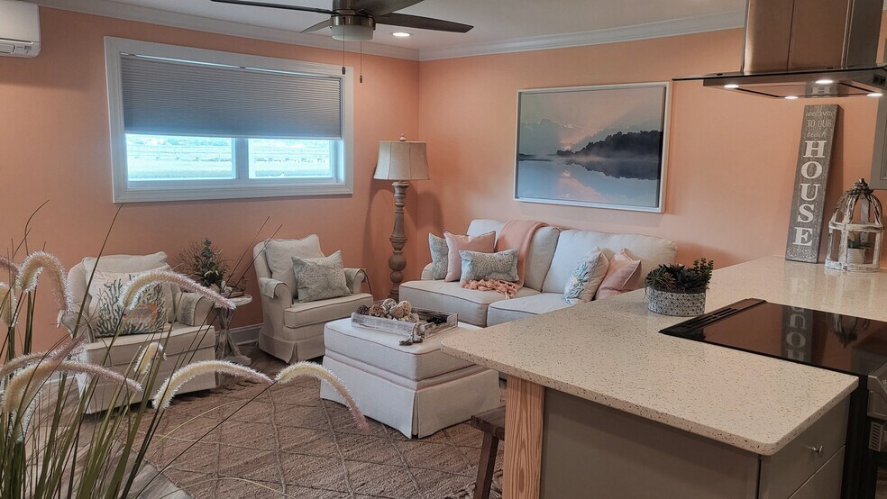 Queen sleeper for guests - 109 Cedar Ln