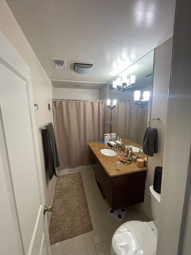 Building Photo - Super comfortable 2-bedroom, 2-bath home in Long Beach