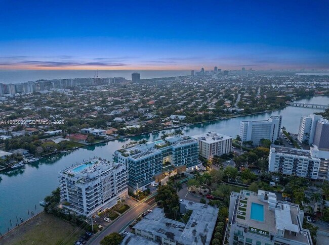 Building Photo - 9201 E Bay Harbor Dr