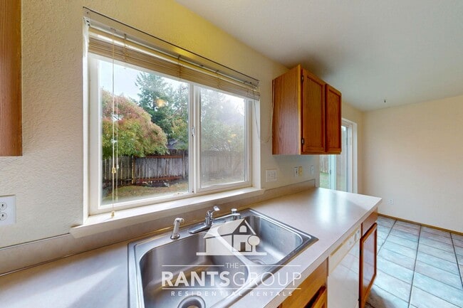 Building Photo - 3-Bedroom, 2-Bath Gem in Walkable Lacey Ne...