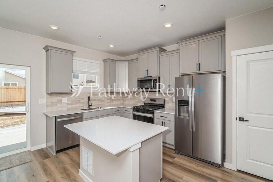 Building Photo - 9491 Yampa St