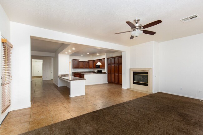 Building Photo - STALLION MOUNTAIN - HUGE 4 BEDROOM, 3 BATH UPGRADED SINGLE STORY