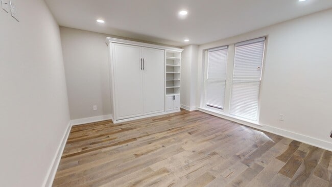 Building Photo - Capitol Hill Studio Apartment-Updated Kitc...