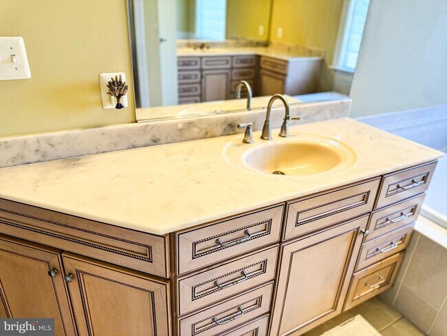 Building Photo - 6403 Velliety Ln