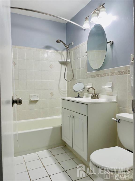 Building Photo - 128 College Dr