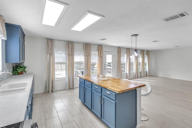 Building Photo - 1413 Baffin Cove
