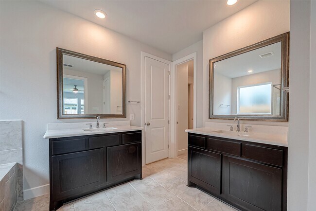 Building Photo - 21711 Emerton Cres Wy