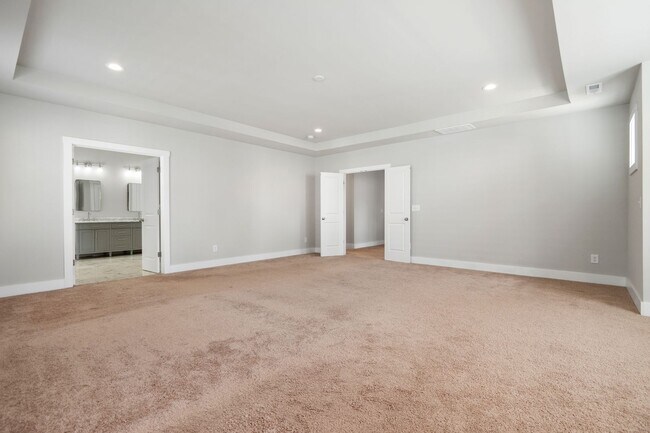 Building Photo - 500 Kings Lake Wy