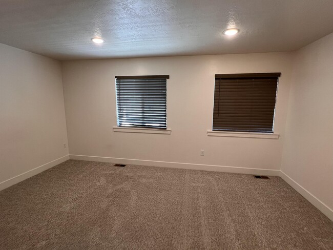 Building Photo - 1287 S 1050 E