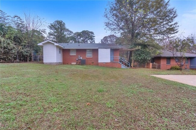 Building Photo - ** 3 Bed 2 Bath home in Forest Hills ** Call 334-366-9198 to schedule a self-showing