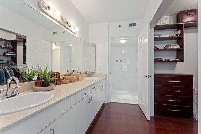 Building Photo - 8888 Collins Ave