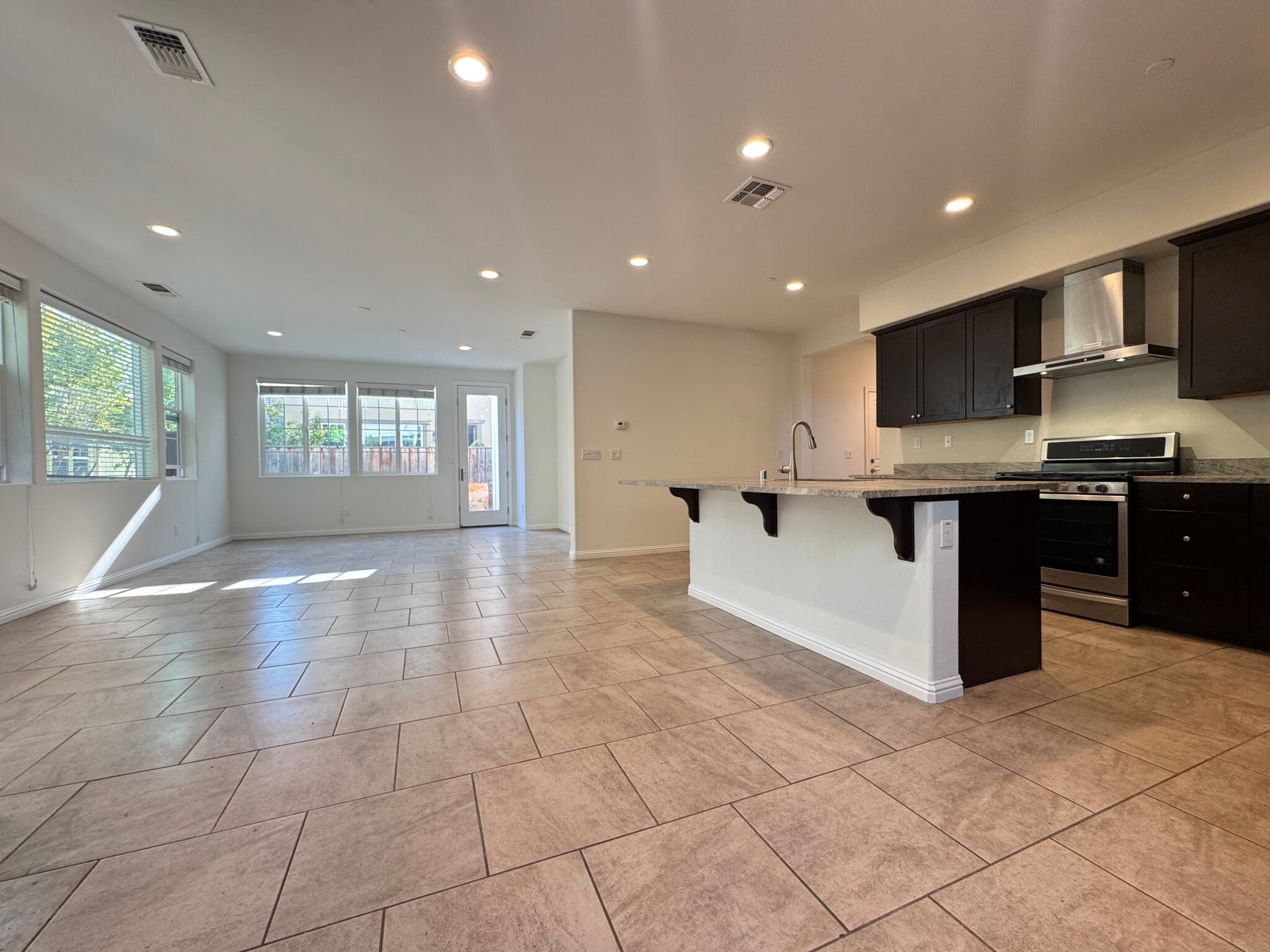 Building Photo - 2616 Admiral Cir