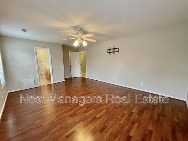 Building Photo - 490 Greywalls Ct