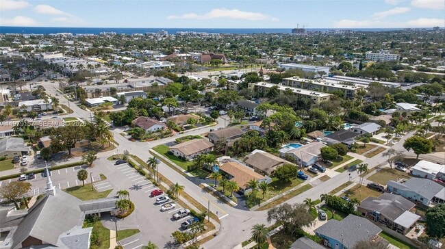 Building Photo - 268 SE 8th Ave