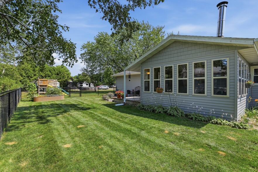 Building Photo - 332 Verrill St