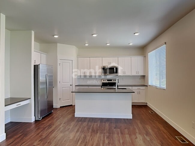 Building Photo - 3934 Wyedale Wy