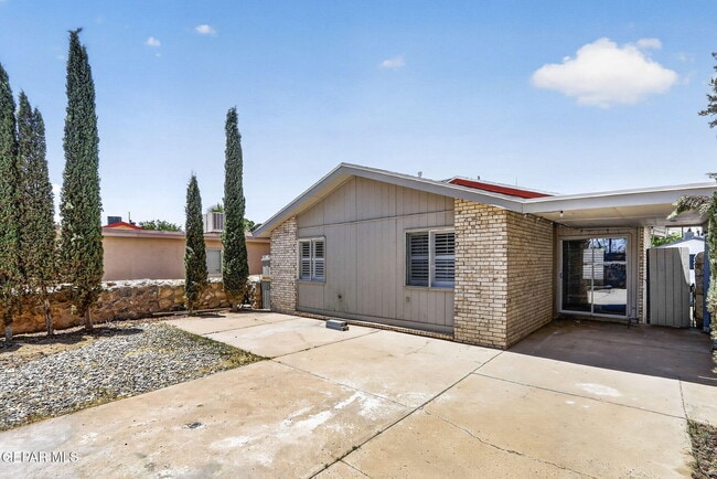 Building Photo - 9128 Bur Oak Cir