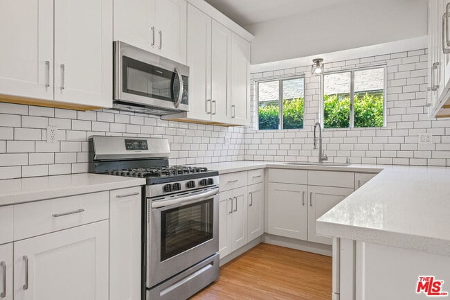 Building Photo - 2041 W 31st St