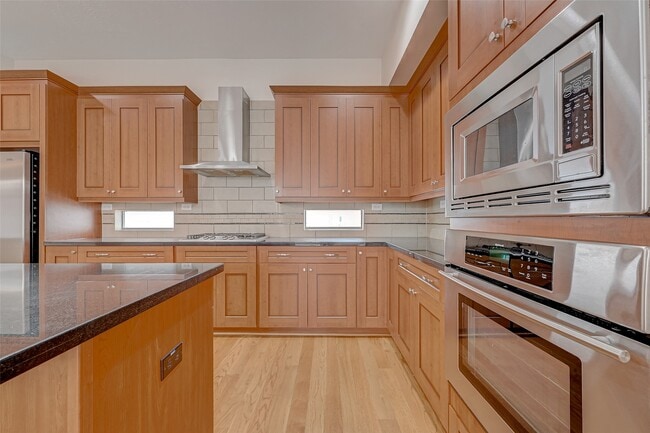 Building Photo - 5315 Lillian St