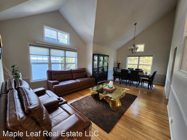Building Photo - 5 br, 3.5 bath House - 10108 186th CT NE