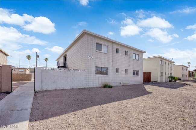 Building Photo - 2908 E Poplar Ave