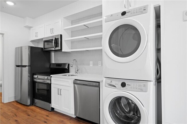 Building Photo - 456 Flat Shoals Ave SE