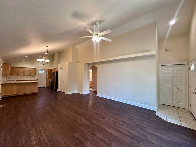 Building Photo - 6204e