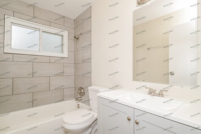 Building Photo - 1218 Baron Ave