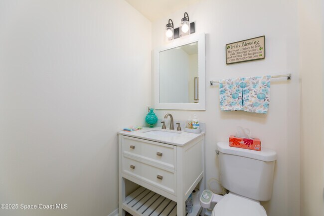 Building Photo - 2245 Golf Isle Dr