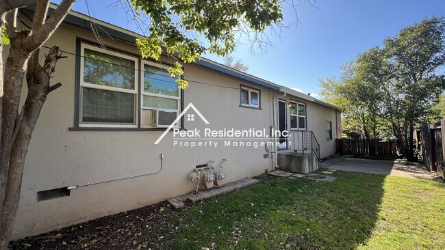 Building Photo - Charming Arden Area 2bd/1ba Duplex!