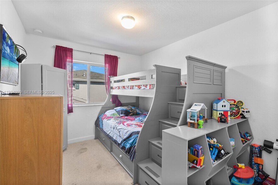 Building Photo - 1270 NW 3rd Ln