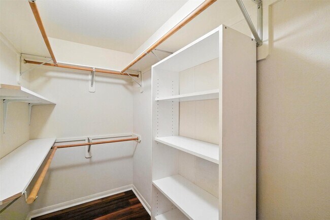 Building Photo - 10222 Thornmont Ln