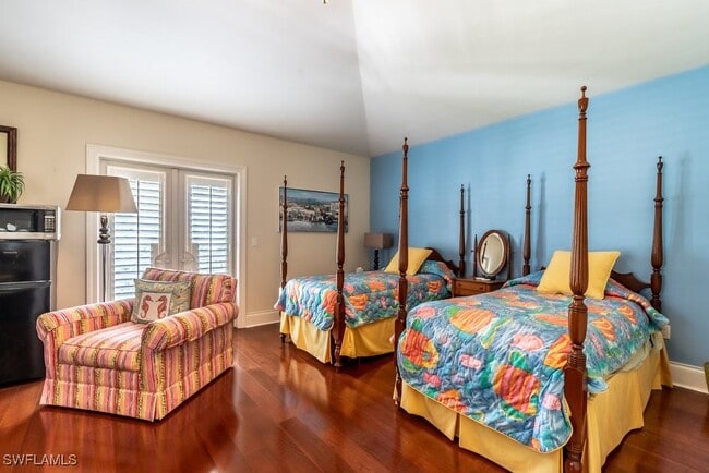 Building Photo - 300 3rd Ave S