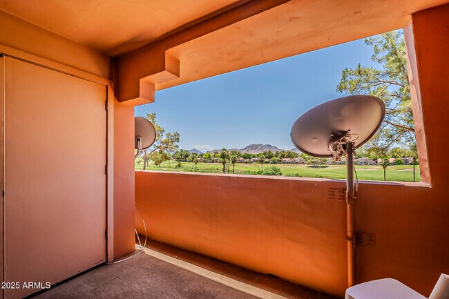 Building Photo - 4303 E Cactus Rd