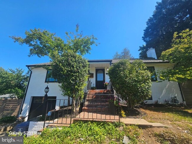 Building Photo - 4949 Old Dominion Dr