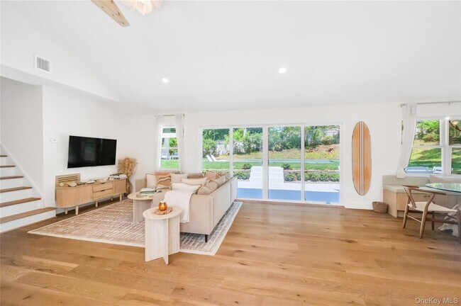 Building Photo - 9 Pine Tree Rd