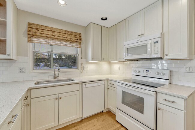 Building Photo - 7398 S Hudson Way