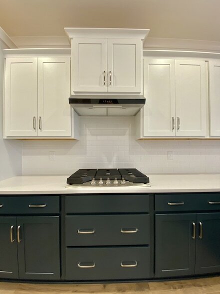 Building Photo - 647 Conifer Dr