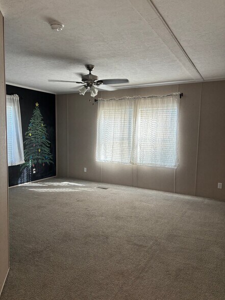 Building Photo - 228 Mallard Dr