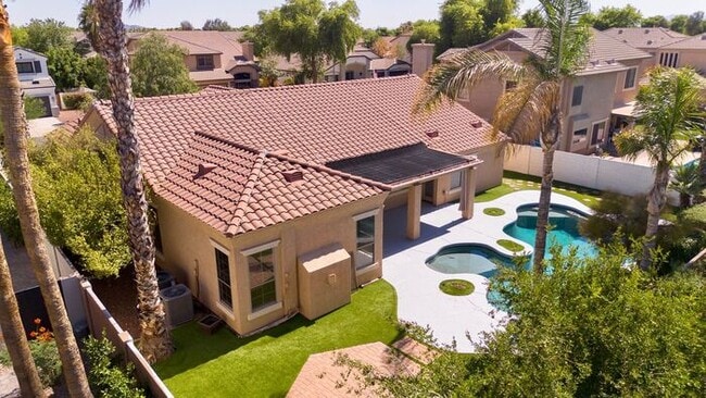 Building Photo - Gorgeous Everything you Need 4Bedroom plus Den Chandler Home!
