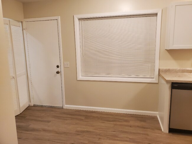 Building Photo - 111 Cheyenne Dr