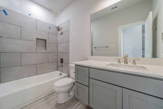 Building Photo - 1611 Mignon Dr