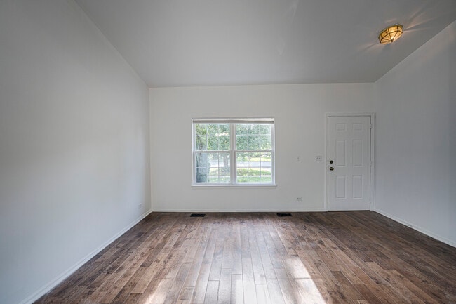 Building Photo - 2884 Cedar Glade Dr