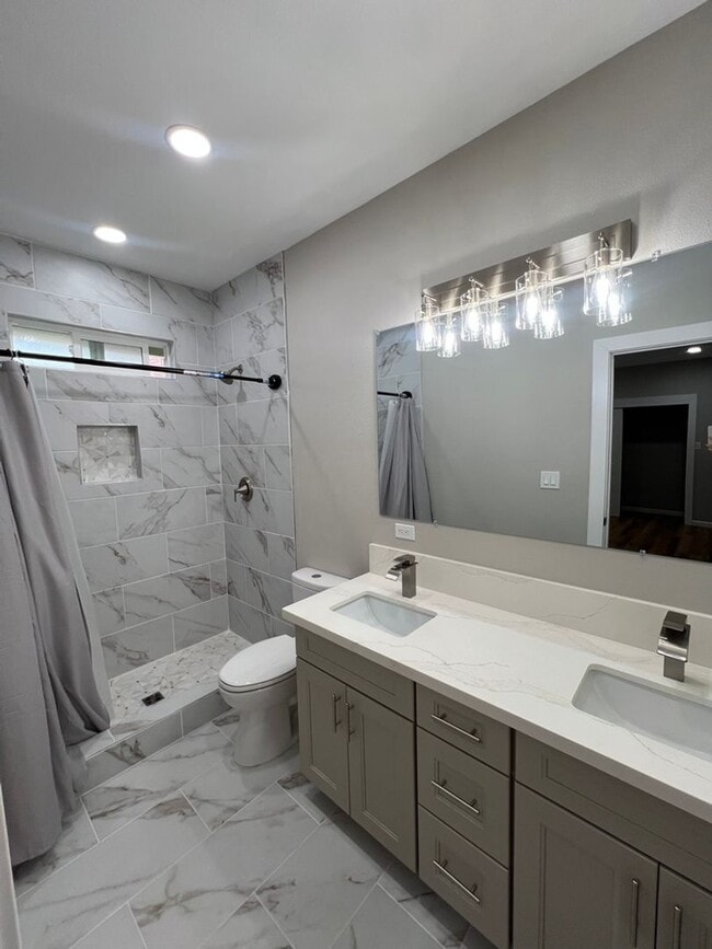 Building Photo - Split AC's In each room. Wet Bar. Spacious