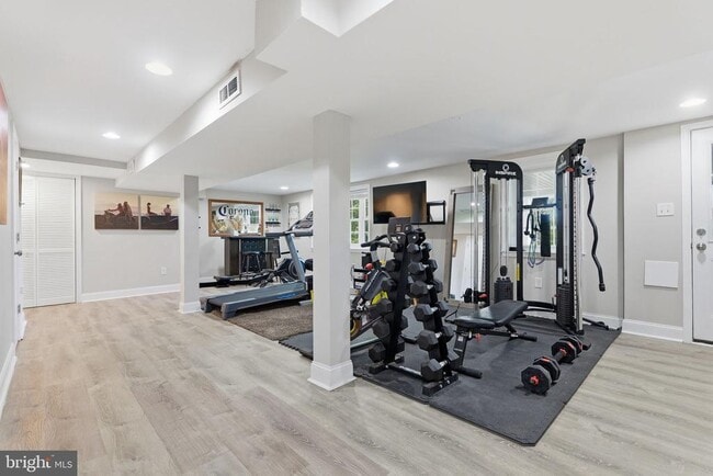 Building Photo - 5642 Jefferson Blvd