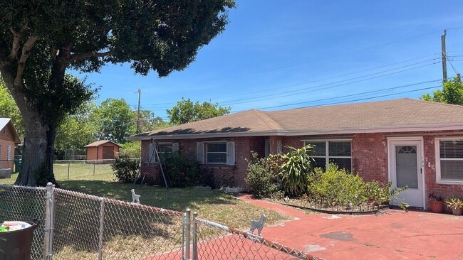 Primary Photo - 103 Tropic Ct