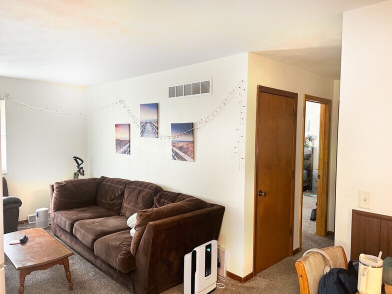 Building Photo - 454 Hutton Ln