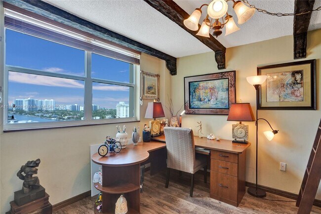 Building Photo - 1833 S Ocean Dr